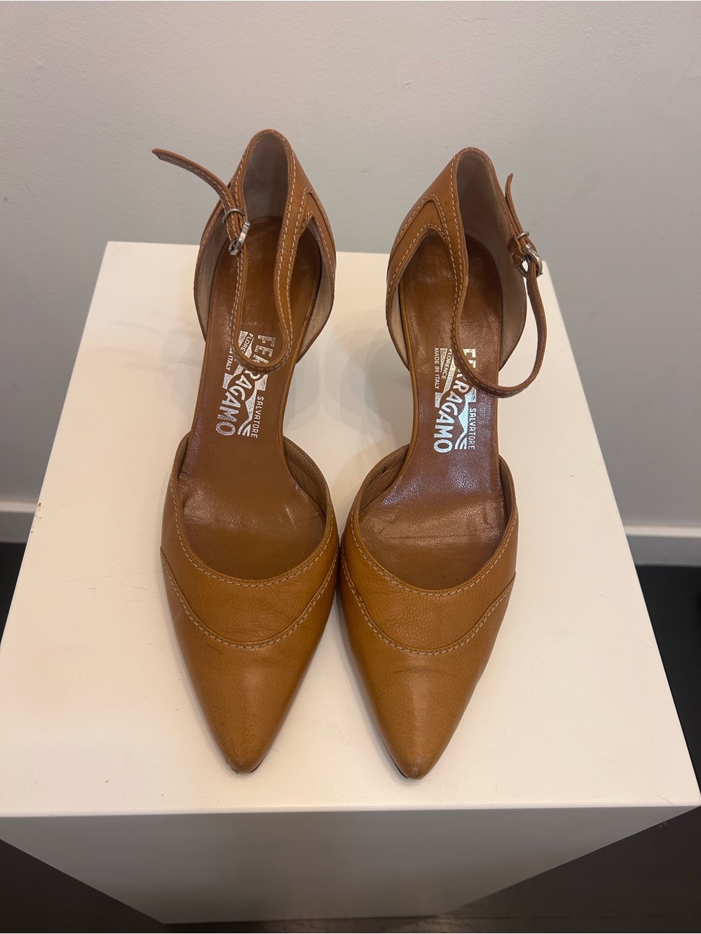 Authentic Vintage Salvatore Ferragamo Cognac Leather Pointed Toe Kitten Heel - Picture 2 of 7